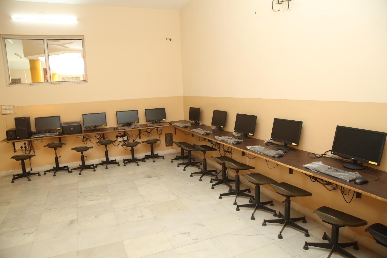 GURU GOBIND SINGH PUBLIC SCHOOL-Image